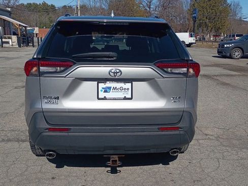 Used 2021 Toyota RAV4 XLE w/ Convenience Package image 8
