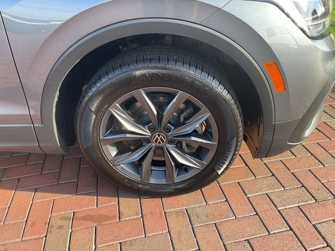 Used 2022 Volkswagen Tiguan SE image 6