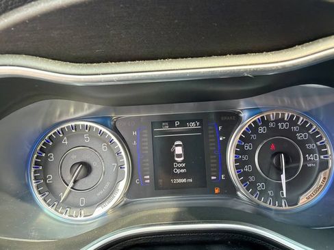 Used 2015 Chrysler 200 Limited w/ Convenience Group FWD image 18