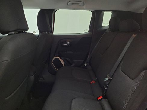 Used 2015 Jeep Renegade Latitude FWD image 18