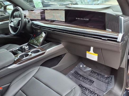 New 2025 Cadillac Escalade Luxury image 9
