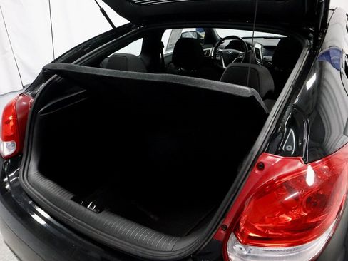 Used 2017 Hyundai Veloster Value Edition image 15