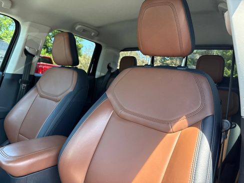 Used 2023 Ford Maverick Lariat w/ Lariat Luxury Package AWD/4WD image 16