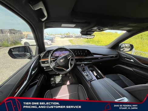 Used 2024 Cadillac Escalade ESV Premium Luxury AWD/4WD image 28