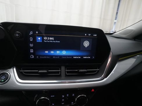 Used 2024 Chevrolet Trax LT w/ Driver Confidence Package FWD image 18