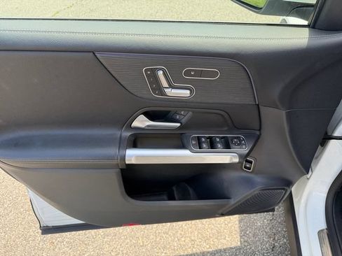 Used 2023 Mercedes-Benz GLB 250 4MATIC image 24