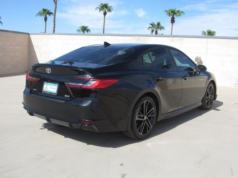 Used 2025 Toyota Camry XSE FWD image 5