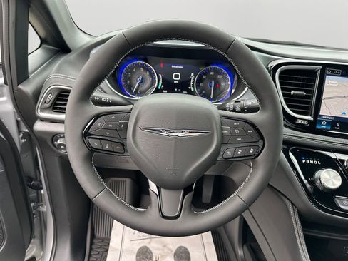 New 2026 Chrysler Pacifica Limited w/ S Appearance Package image 19