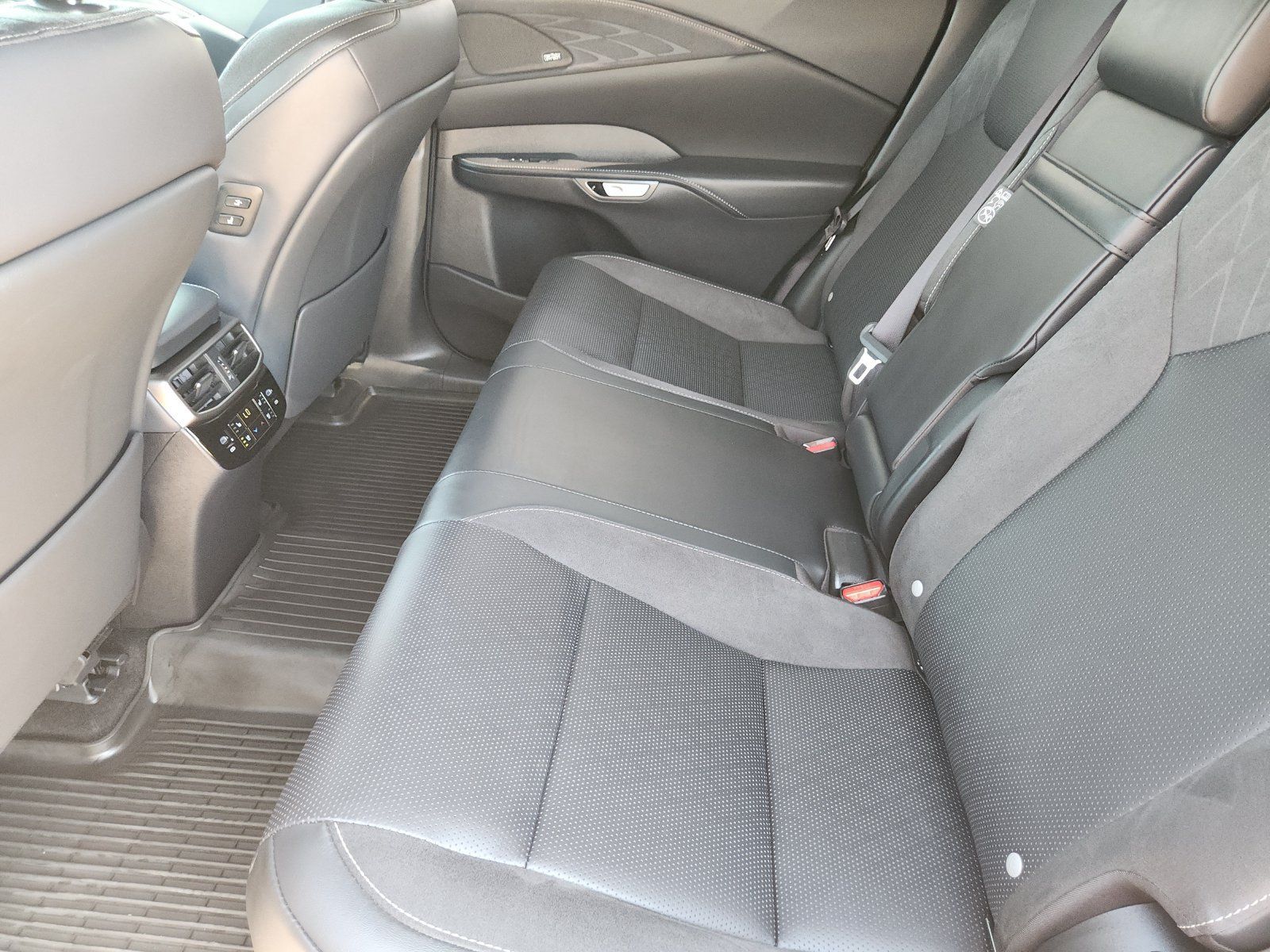 Used 2025 Lexus RX 450h AWD w/ Convenience Package image 34