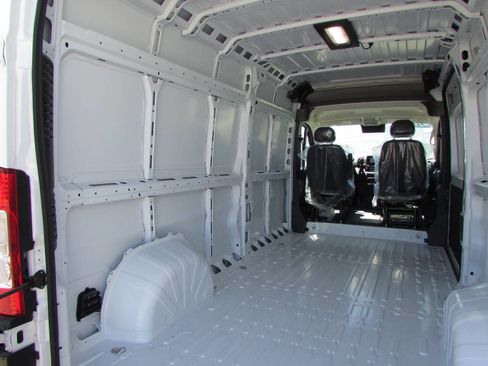 Used 2025 RAM ProMaster 2500 w/ Convenience Group image 26