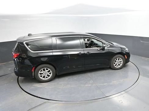 Used 2024 Chrysler Pacifica Touring-L FWD image 34