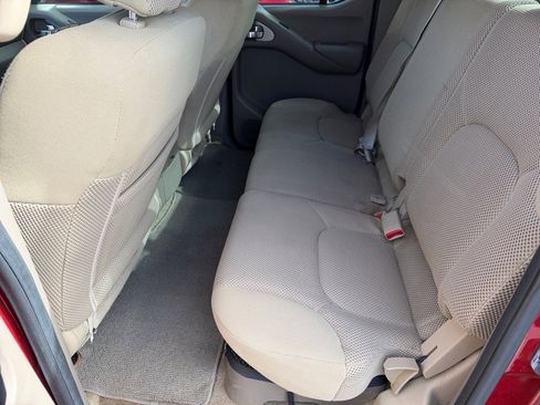 Used 2015 Nissan Frontier SV image 11