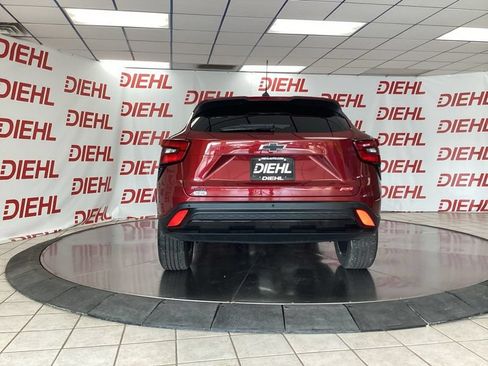 Used 2025 Chevrolet Trax RS w/ Sunroof Package FWD image 6