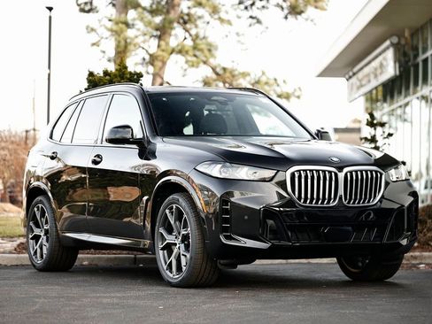 New 2026 BMW X5 xDrive40i w/ M Sport Package AWD/4WD image 1