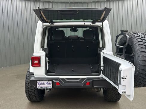 Used 2025 Jeep Wrangler Unlimited Sahara AWD/4WD image 18