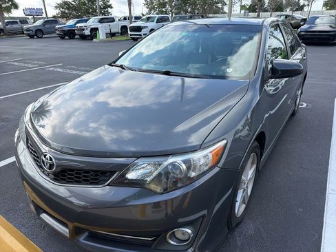 Used 2012 Toyota Camry SE FWD image 1