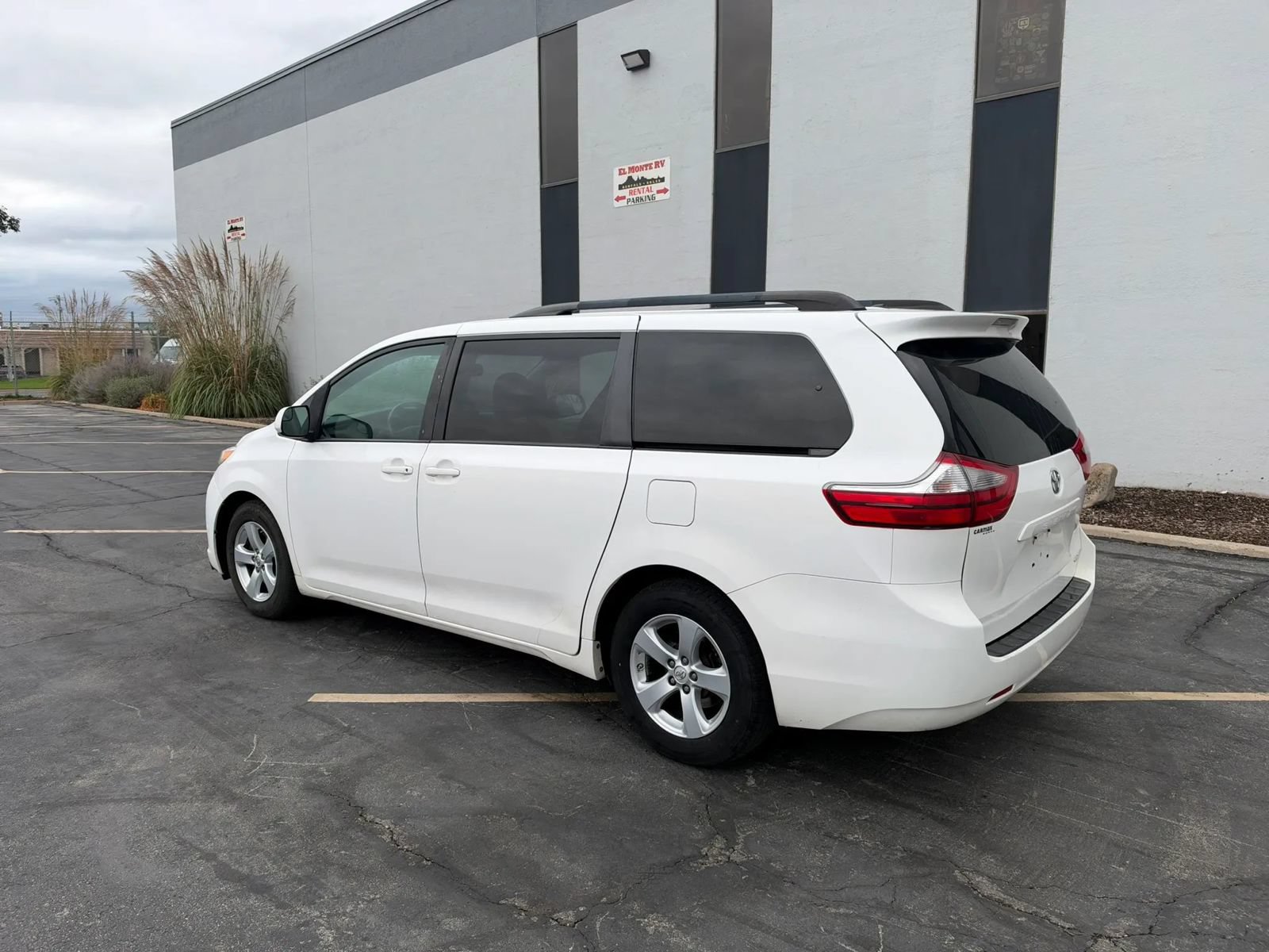 Used 2017 Toyota Sienna LE FWD image 3