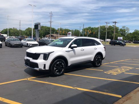 Used 2024 Kia Sorento S AWD/4WD image 4