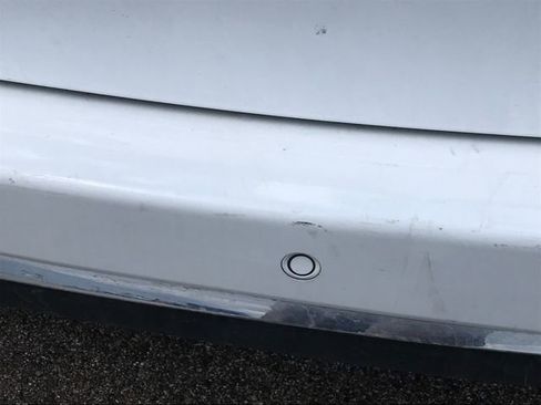 Used 2024 Chrysler Pacifica Limited image 4