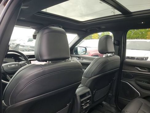 New 2026 Jeep Grand Cherokee Limited AWD/4WD image 11
