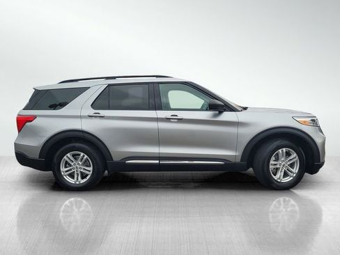 Certified 2022 Ford Explorer XLT w/ Equipment Group 202A image 3