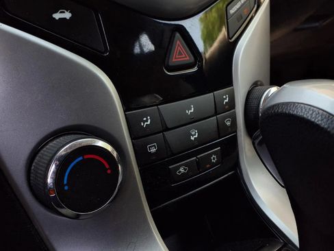 Used 2015 Chevrolet Cruze LT FWD image 9