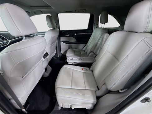 Used 2019 Toyota Highlander Limited image 26