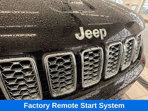 Used 2018 Jeep Grand Cherokee Overland image 3