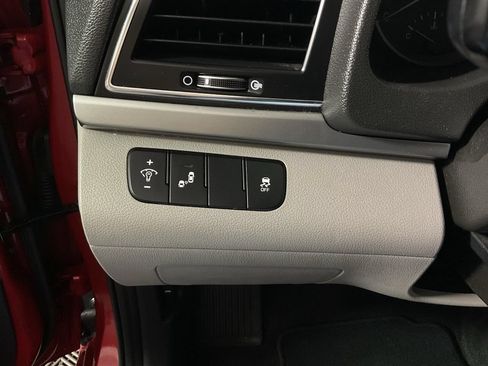 Used 2018 Hyundai Elantra SEL FWD image 26