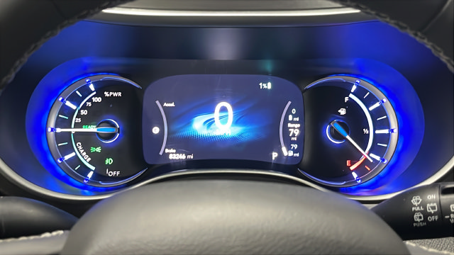 Used 2024 Chrysler Pacifica Limited FWD image 16