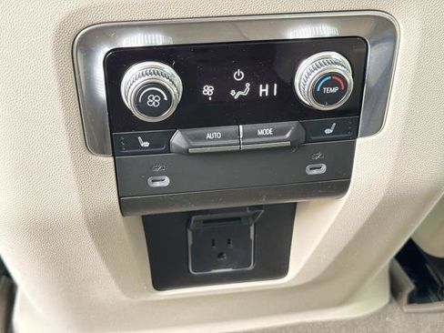 Used 2021 GMC Yukon Denali w/ Denali Premium Package AWD/4WD image 28