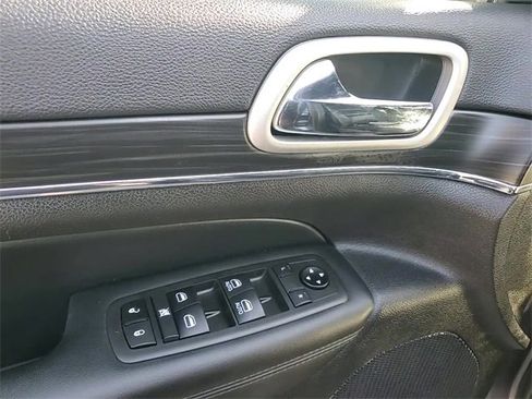 Used 2021 Jeep Grand Cherokee Limited image 11