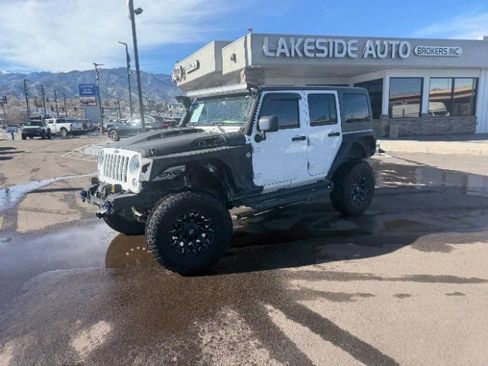Used 2015 Jeep Wrangler Unlimited Rubicon w/ Connectivity Group AWD/4WD image 2