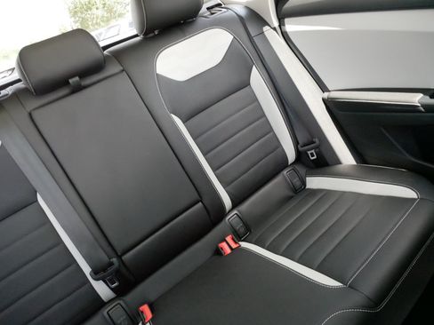 Certified 2025 Volkswagen Taos SEL AWD/4WD image 14