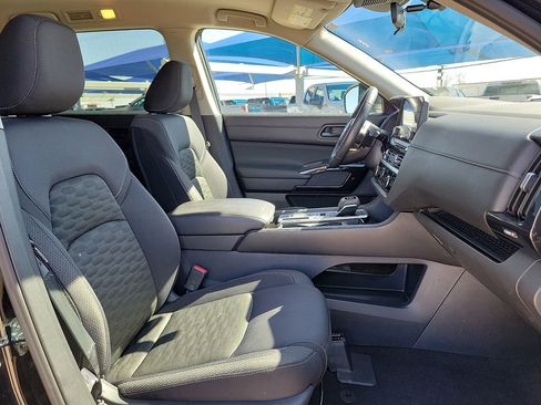 Used 2025 Nissan Pathfinder SV FWD image 19