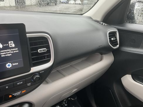 Certified 2022 Hyundai Venue SEL image 24