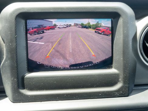 Used 2022 Jeep Wrangler Sport AWD/4WD image 18