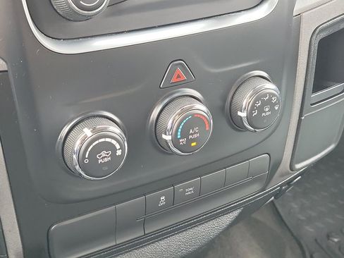 Used 2017 RAM 1500 Express AWD/4WD image 11