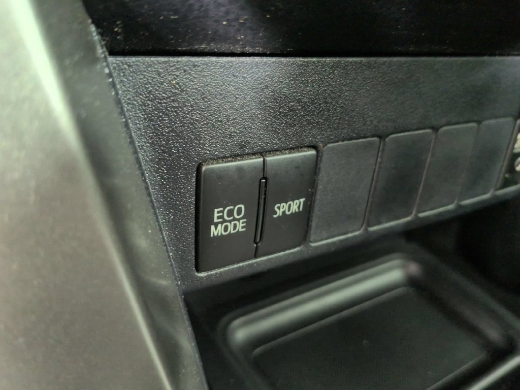 Used 2015 Toyota RAV4 XLE FWD image 36