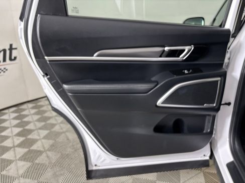 Used 2025 Kia Telluride S FWD image 24