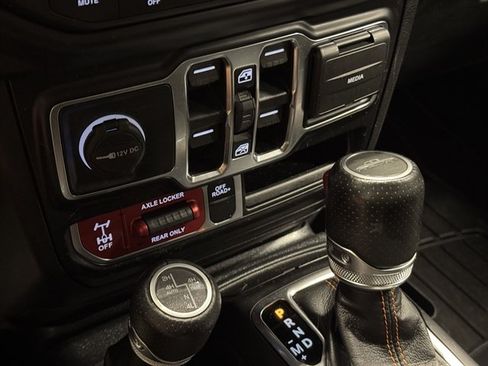 Used 2022 Jeep Gladiator Mojave w/ LED Lighting Group AWD/4WD image 31