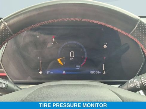 Used 2024 Chevrolet Trax RS w/ Sunroof Package FWD image 19