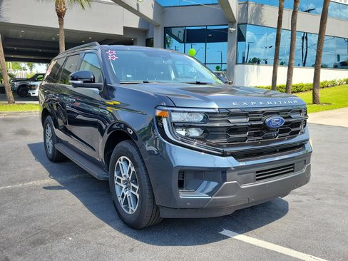 New 2026 Ford Expedition Active image 2