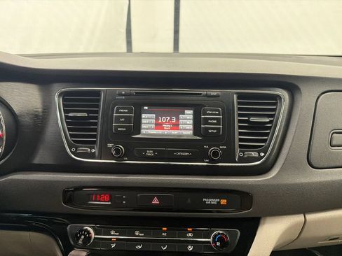 Used 2016 Kia Sedona LX w/ Option Group 020 FWD image 27
