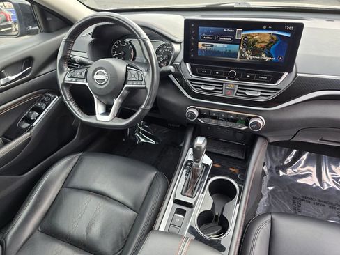 Used 2023 Nissan Altima 2.5 SR w/ SR Premium Package image 11