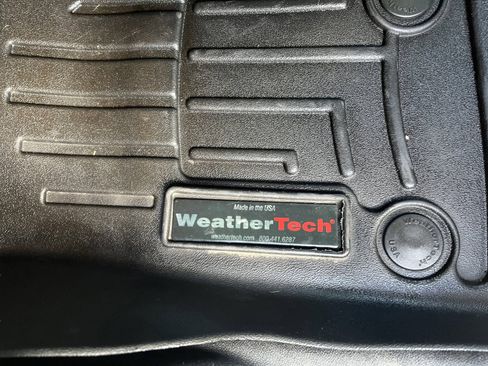 Used 2017 Jeep Wrangler Unlimited Sahara w/ Connectivity Group AWD/4WD image 18