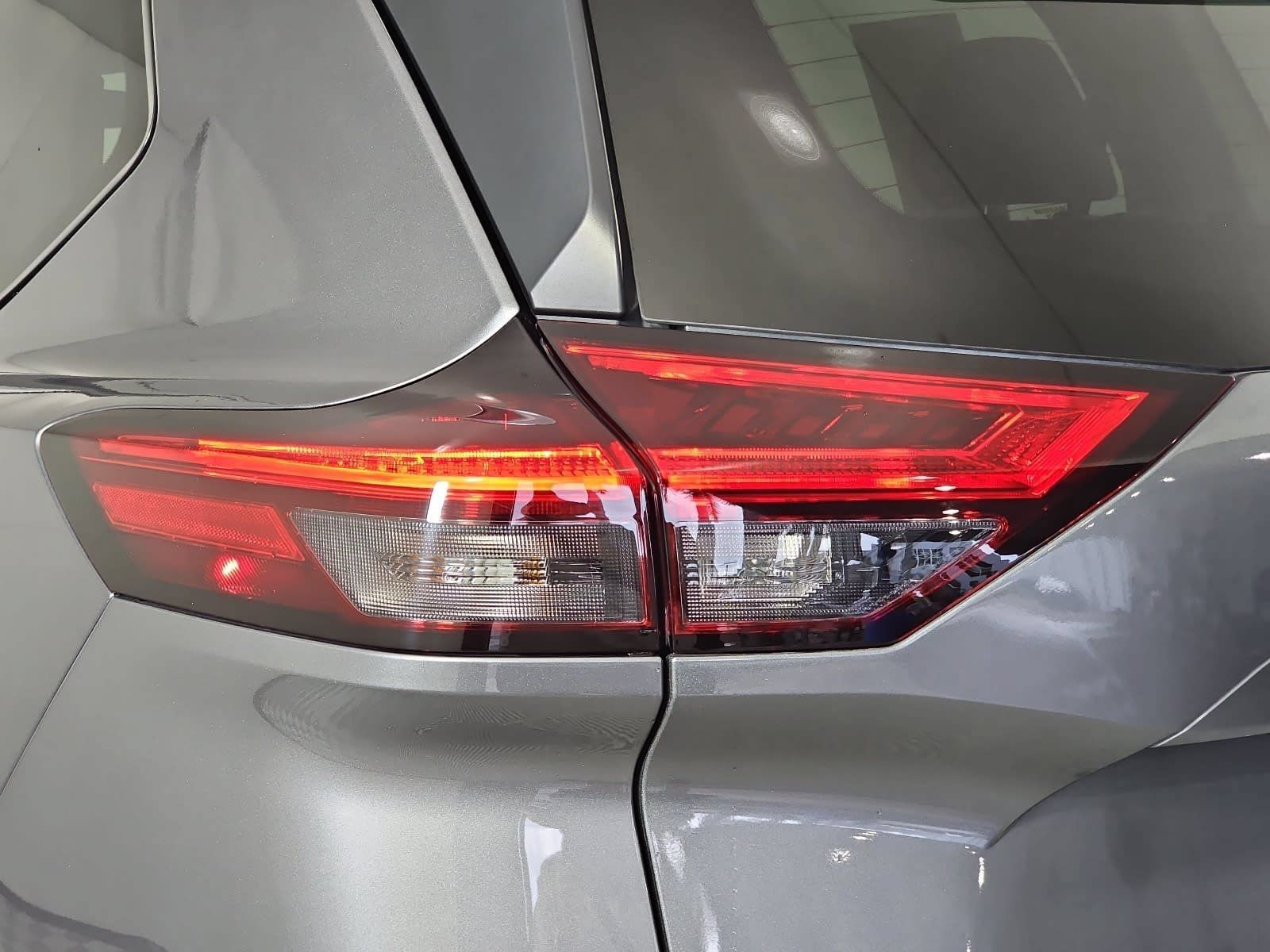 Used 2023 Nissan Rogue SV FWD image 29