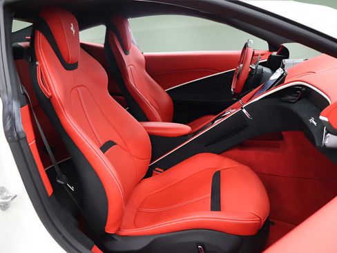 Used 2023 Ferrari Roma RWD image 17