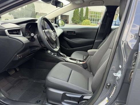 Used 2025 Toyota Corolla LE w/ LE Premium Package FWD image 16