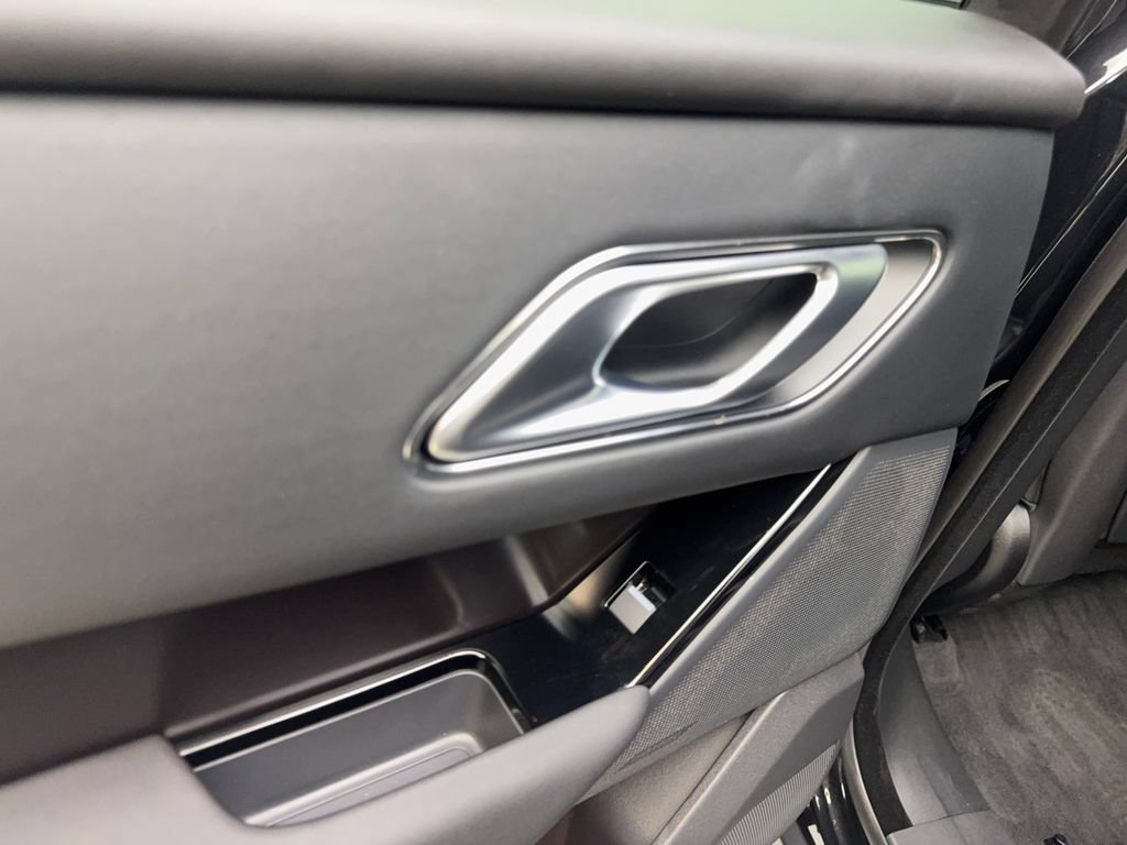 Used 2026 Land Rover Range Rover Velar Dynamic SE AWD/4WD image 39